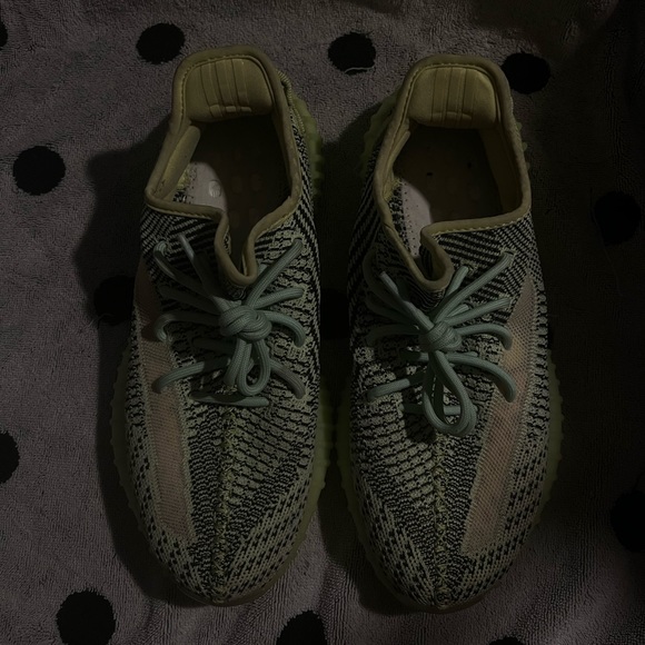Adidas Yeezy Boost 350 V2 - Picture 6 of 9
